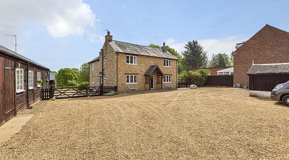 Property for Sale Grantham LINCOLNSHIRE Rural Scene