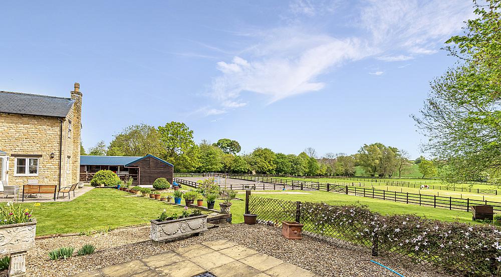 Property for Sale Grantham LINCOLNSHIRE Rural Scene