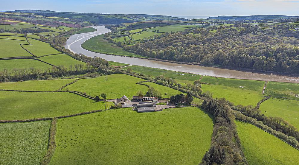 Property for Sale Croesyceiliog CARMARTHENSHIRE Rural Scene